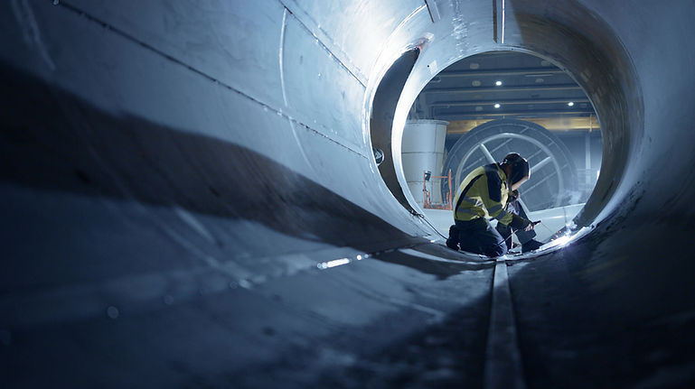 Técnico de Exteman trabajando en un túnel